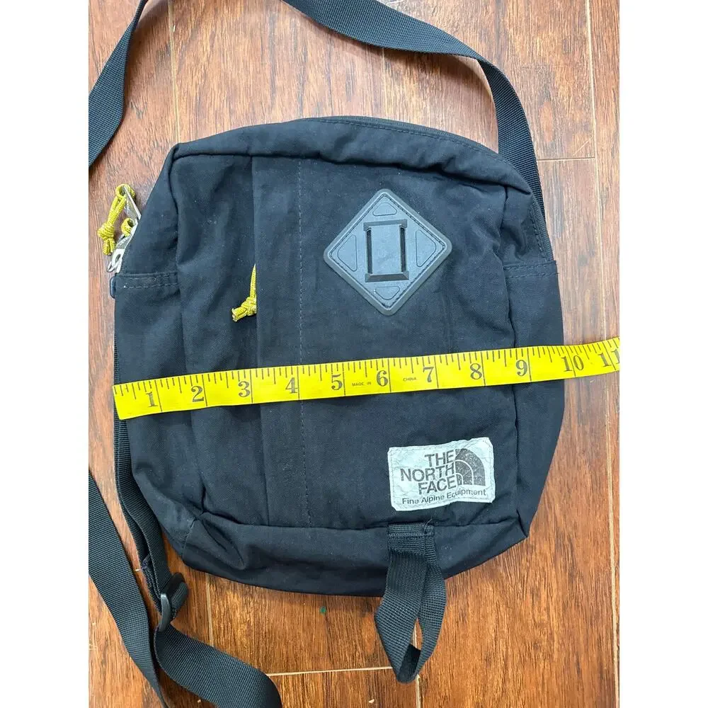 The North Face Berkeley Sling Crossbody Bag Black Nylon